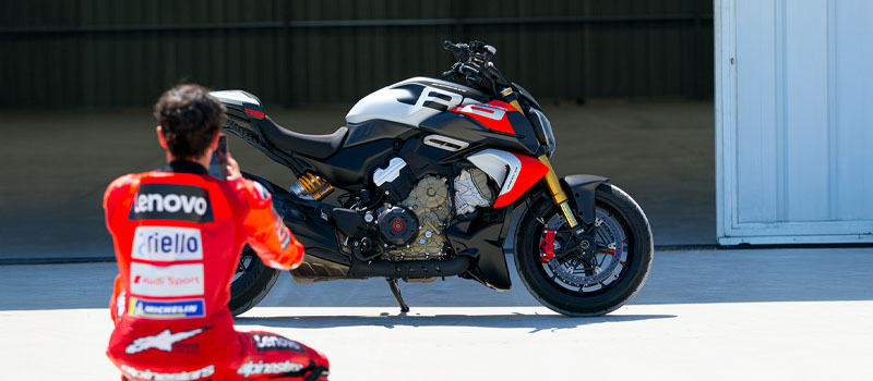 Diavel V4 RS Banner