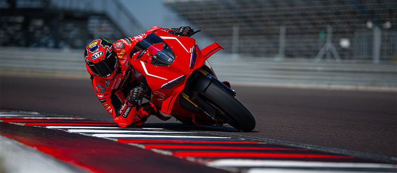 Panigale V4 R Banner